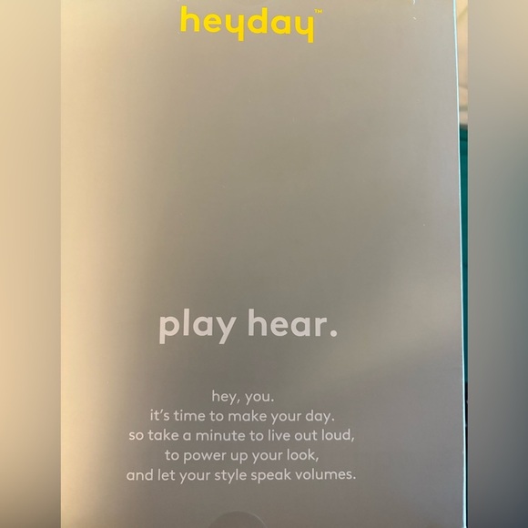 Heyday cushion
Hot Pink Wired Headphones
NIB- comfort fit
Perfect 4 Christmas - Picture 6 of 8